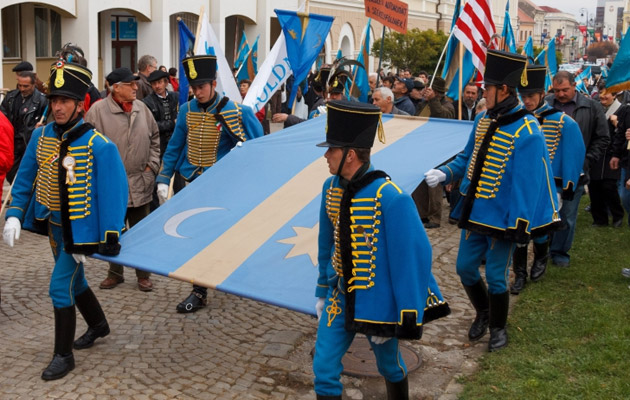 CNS: Administraţiile din secuime să boicoteze legea arborării steagurilor proprii, dacă va fi votată