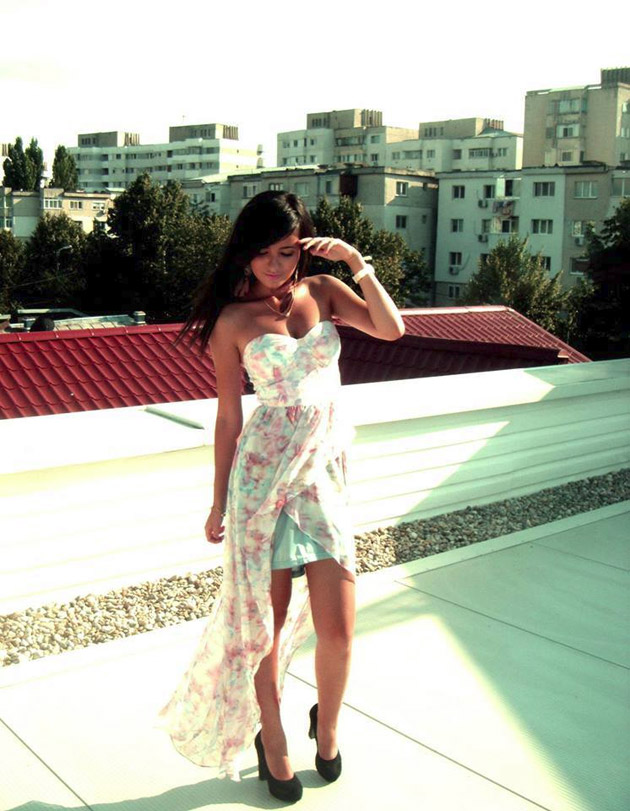 O fată de 16 ani descrie scene erotice pe blogul său