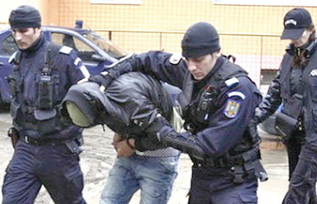 ÎNFIORĂTOR. BESTIE  cu chip de om. Un TATĂ  și-a ABUZAT fetița de 8 ani