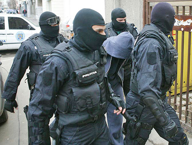 Oșan acuzat de trafic de droguri, arestat. Depus în arestul IPJ Bihor