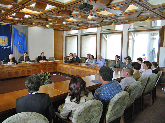 Zeci de sătmăreni cer statului să îşi apere proprietatea