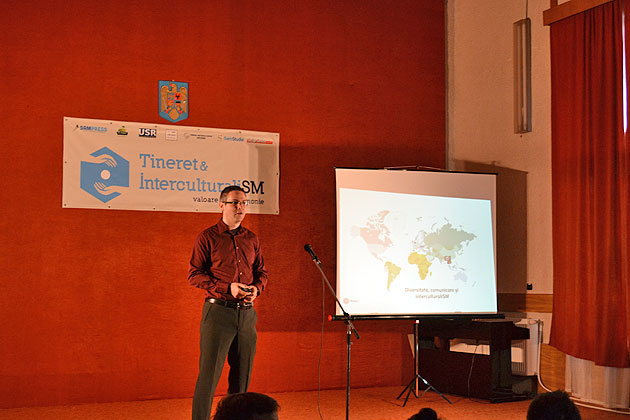 Elevii şi studenţii sătmăreni, informaţi despre multiculturalism