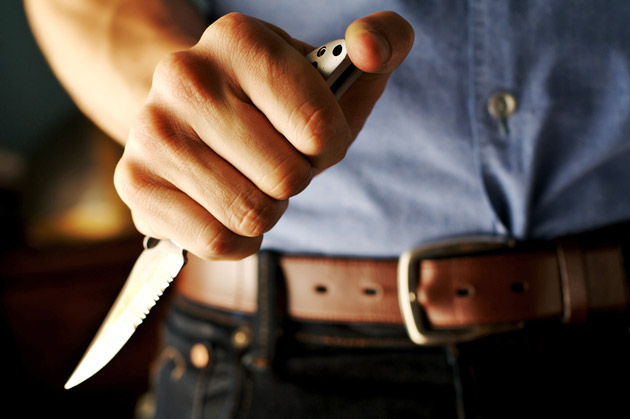 Bărbatul care a înjunghiat un consilier s-a spânzurat