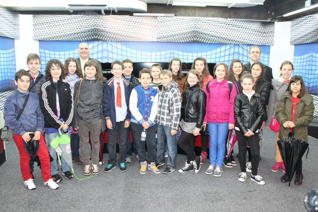 Elevii de la Mircea Eliade, în studioul NVTV