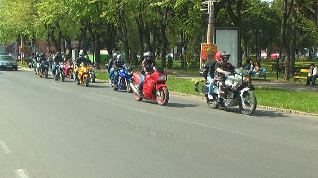 Tânărul decedat în accident de motocicletă, omagiat de confraţi