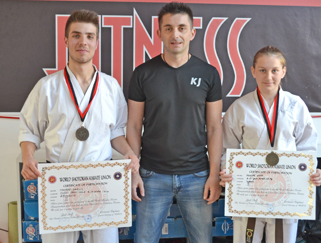 Două medalii de bronz la Mondialele din Kosovo