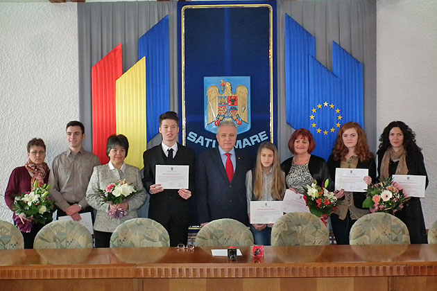 Prefectul Eugeniu Avram premiază  performanţa şcolară