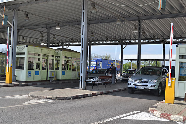 Stranieri mai mulţi şi mai înghesuiţi