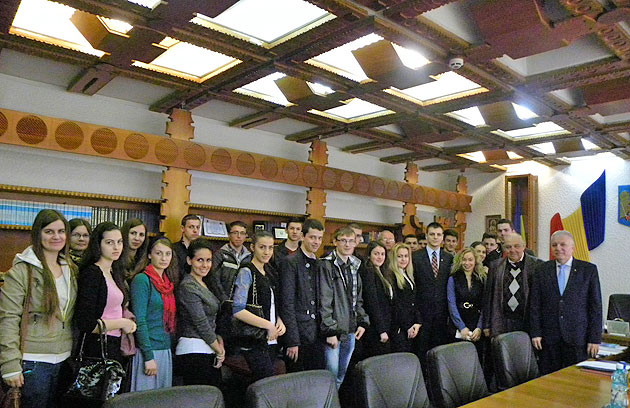 Liceeni sătmăreni, în vizită  la Instituţia Prefectului