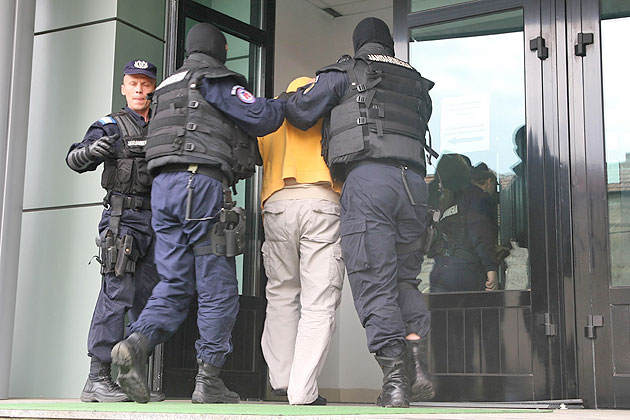 Falsuri şi furturi de identitate, investigate la Satu Mare