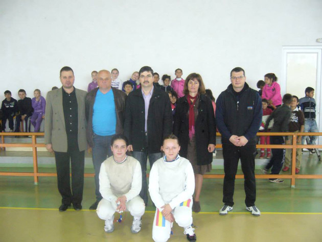 Floretă, spadă şi sabie la “Şcoala altfel“ în Dorolţ