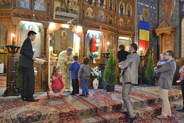 Numeroşi sătmăreni la slujbă de Sfântul Gheorghe