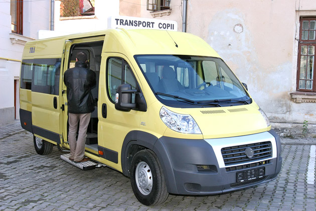 Elevi transportaţi de un şofer băut