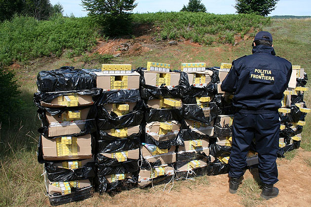 Peste 32.000 de pachete de ţigări de contrabandă, confiscate în luna martie