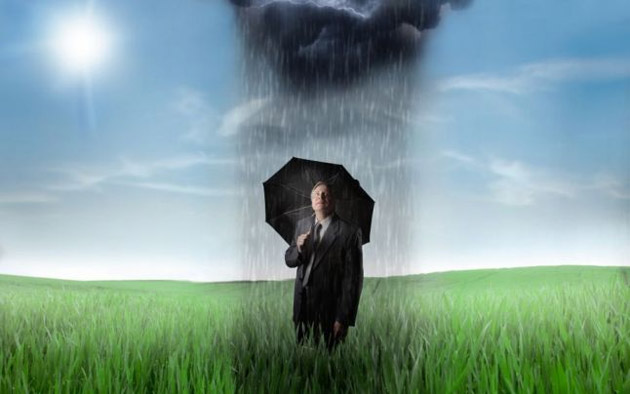 Ploi, vânt puternic şi descărcări electrice, în TOATĂ ŢARA, până luni seară