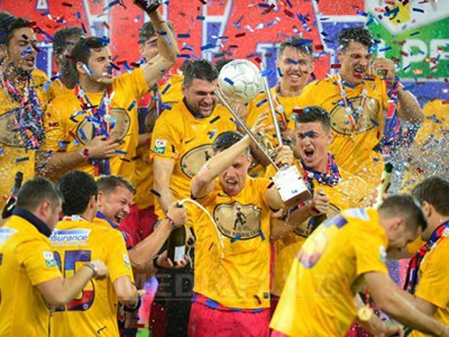 "Roş-albaştrii" au primit medaliile şi tricourile de campioni