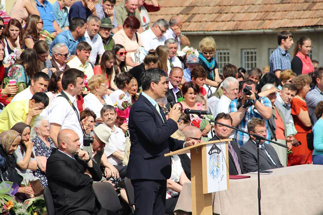 Absolvenții de liceu, la ultimul sunet de clopoțel