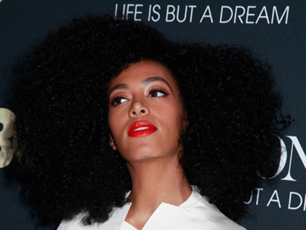 Solange Knowles, sora mai mică a lui Beyonce, l-a agresat pe Jay-Z