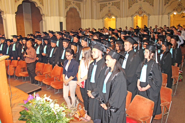 O nouă generaţie de absolvenţi la Universitatea “Vasile Goldiş”