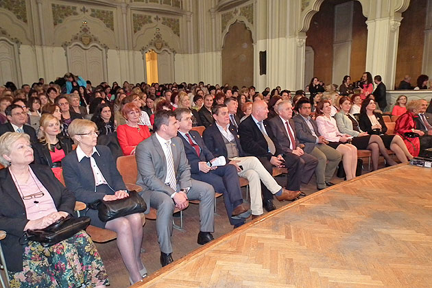 Asistenţii medicali, felicitaţi de autorităţi