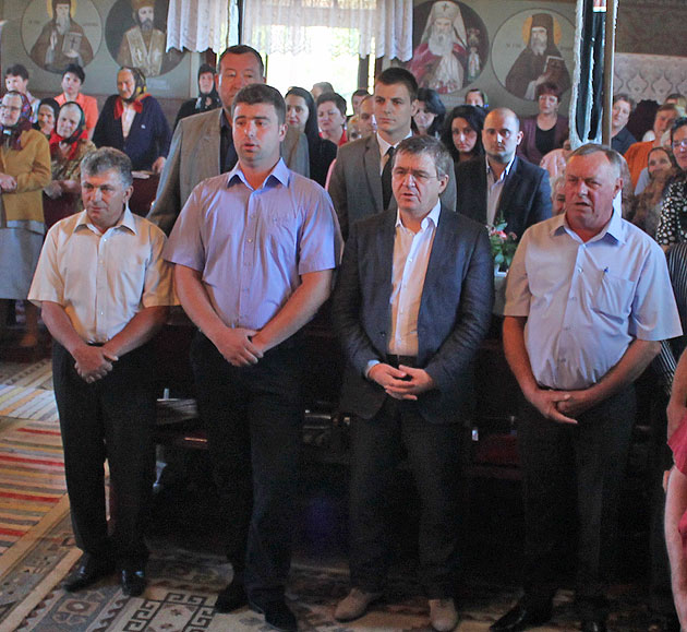 Biserici pline de Sfinţii Constantin şi Elena