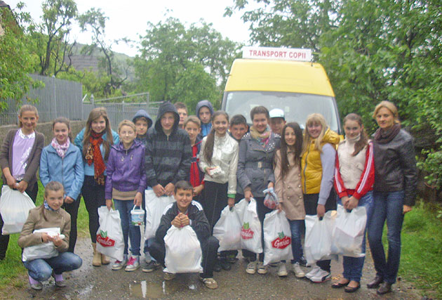 Gest umanitar al elevilor  din Călineşti Oaş