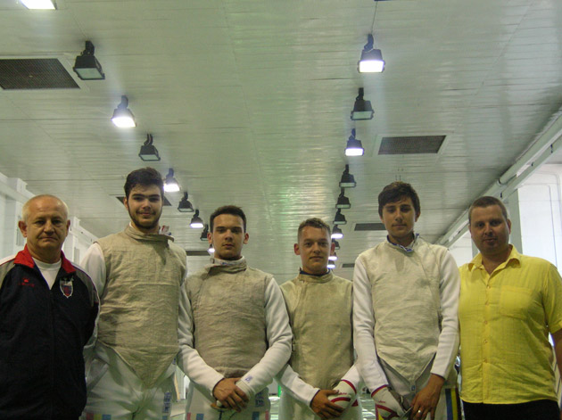 Două victorii şi o înfrângere în prima zi