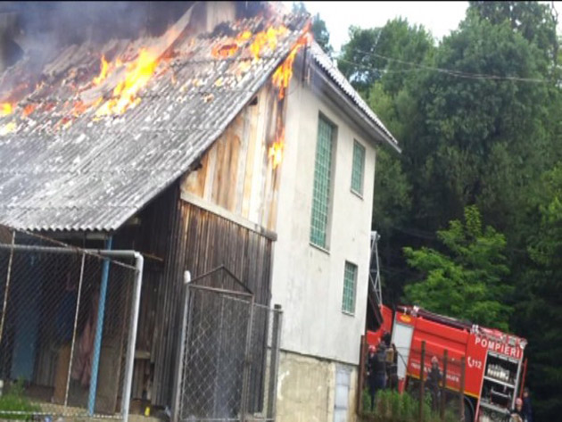 Incendiu la o anexă gospodărească din Bercu