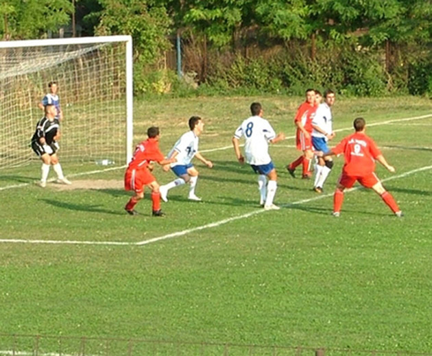 Apa şi Oar, în continuare lideri