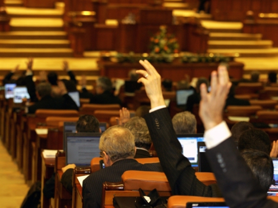 Moţiunea de cenzură împotriva Guvernului a fost respinsă