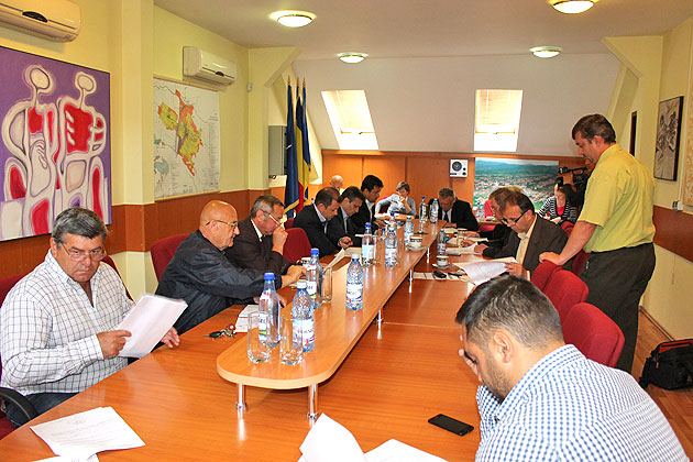 Consilierii negreşteni au pus bazele  contorizării individuale la apă