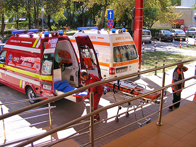 Opt sătmăreni, beţi criţă, culeşi de pe stradă în week-end