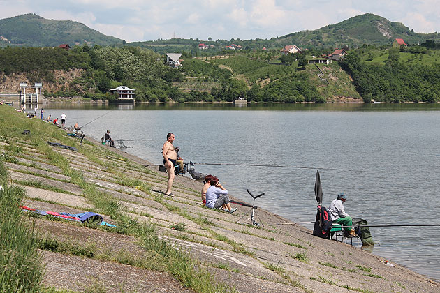Pescarii au îmbinat utilul cu plăcutul de Ziua Muncii