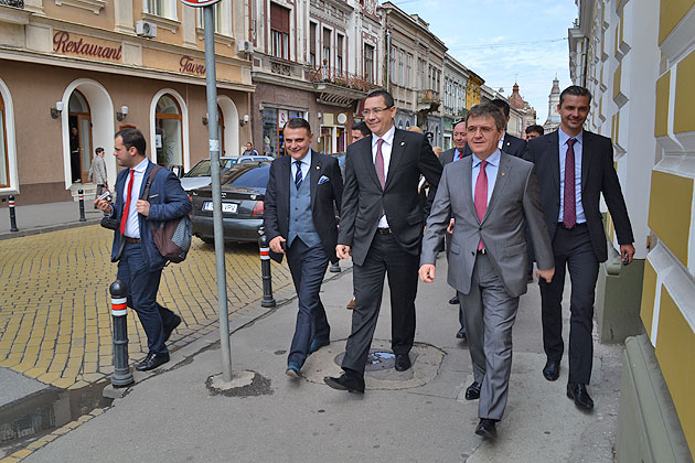 “Scăpaţi-ne de Băsescu!”