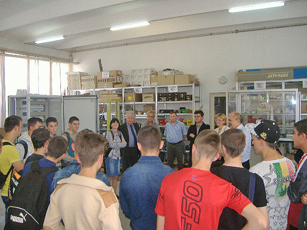 Zeci de elevi s-au familiarizat cu inovaţia electrotehnică