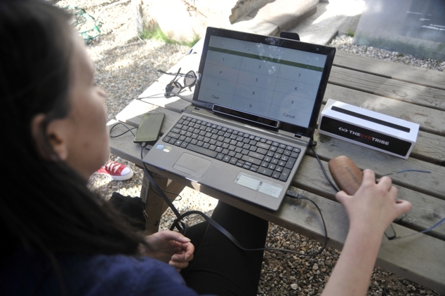 Invenţia unor studenţi clujeni: cum introduci PIN-ul în bancomat folosind doar privirea?