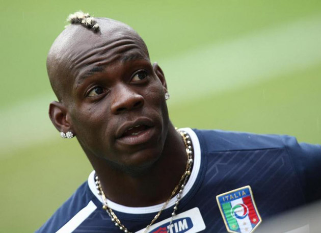 Mario Balotelli nu se dezminte: vrea un sărut de la Regină, dacă ajută Anglia să se califice!