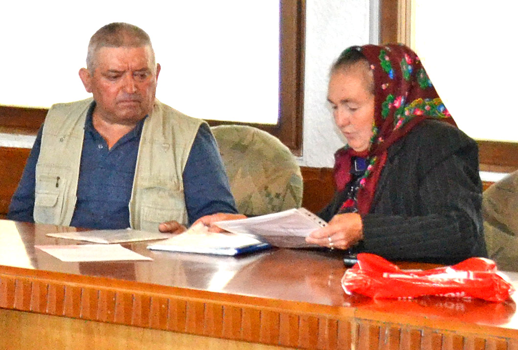 Paralizat aproape în totalitate, purtat  de zece ani pe drumuri