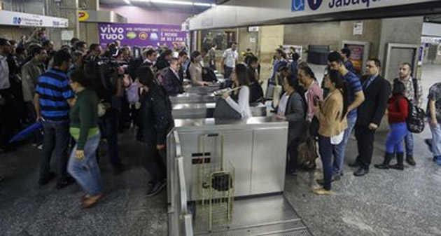 Proteste la metroul din Sao Paulo, în ziua deschiderii Cupei Mondiale la fotbal din Brazilia