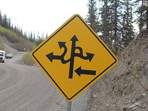 ATENŢIE la insecte uriaşe şi avioane: DRUMUL cu cele mai neobişnuite semne de circulaţie