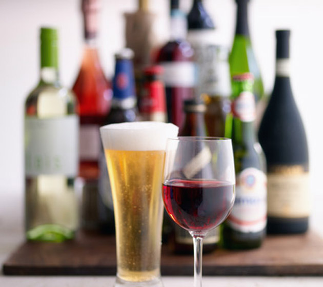 Vinul, berea, băuturile răcoritoare, printre factorii dezvoltării gutei, supranumită "boala regilor"