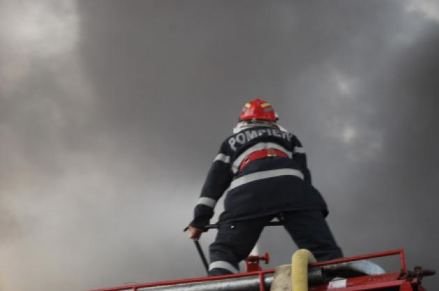 Lăsat nesupravegheat, un țânc de 6 ani a dat foc la șură