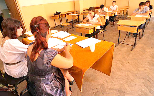 Absolvenţii de liceu au intrat în febra BAC-ului