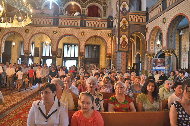 Biserici pline la sărbătoarea Sfintei Treimi