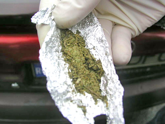 Traficanţi de droguri, prinşi la Petea