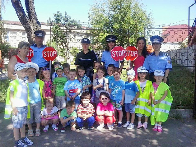 Sute de copii au dirijat circulaţia în Sătmar
