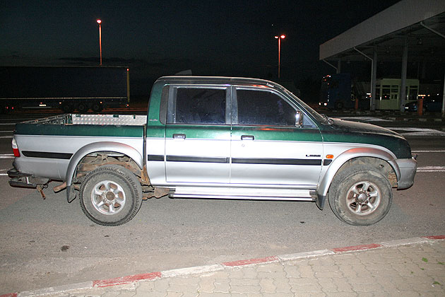 Două maşini furate din Marea Britanie şi Germania, descoperite la Petea