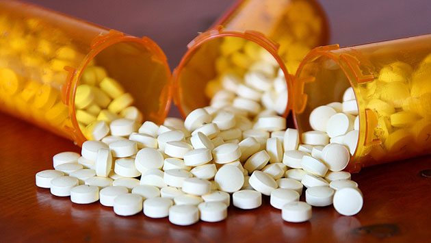 Pericolul automedicaţiei de pe internet