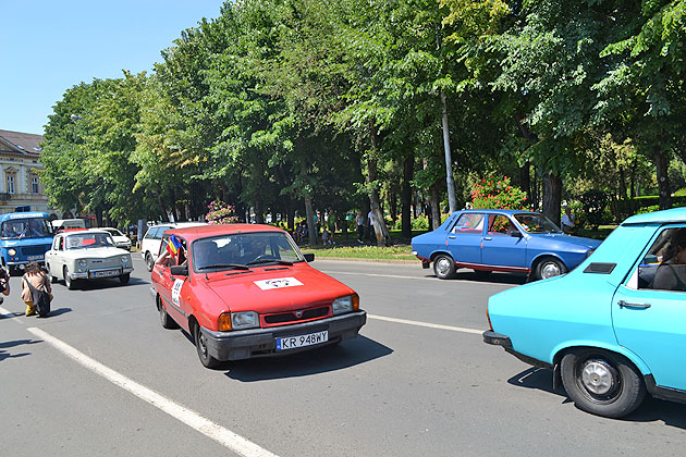 Participanţi din patru ţări la parada maşinilor Dacia