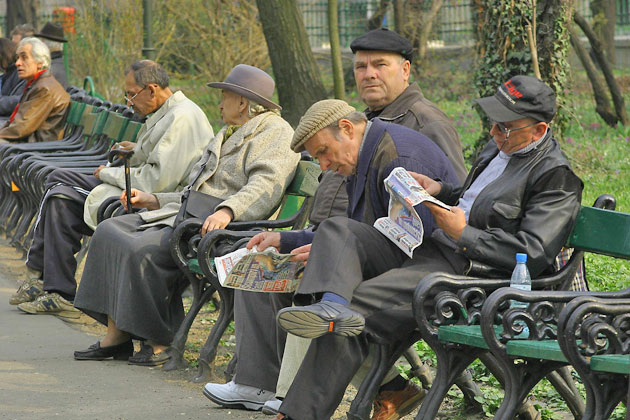 Pensii poprite pentru datorii de milioane de lei